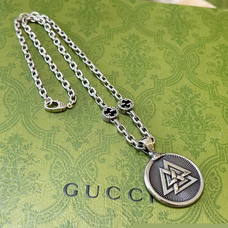 G*u*i necklaces